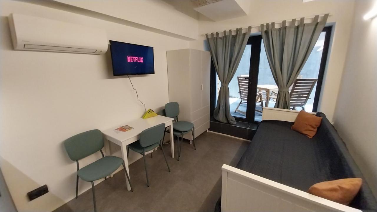 Peaceful Basement Apartment With Terrace & Free Gym 布达佩斯 外观 照片