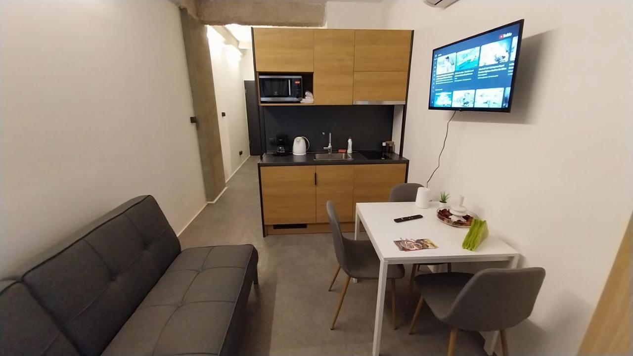 Peaceful Basement Apartment With Terrace & Free Gym 布达佩斯 外观 照片