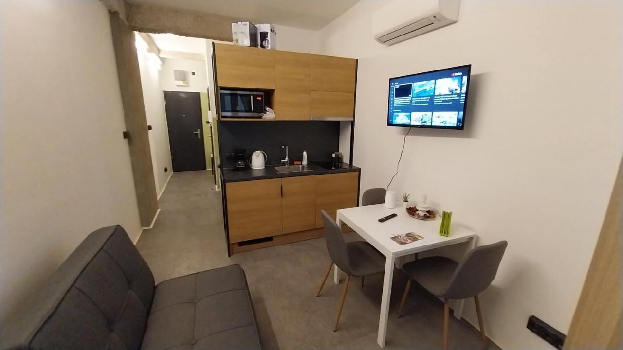 Peaceful Basement Apartment With Terrace & Free Gym 布达佩斯 外观 照片